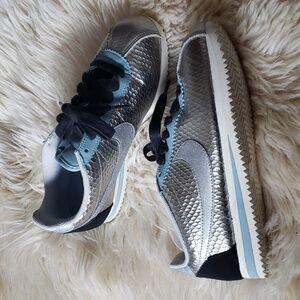 Nike cortez metallic hammered silver look with blue and black colourway 7.5w